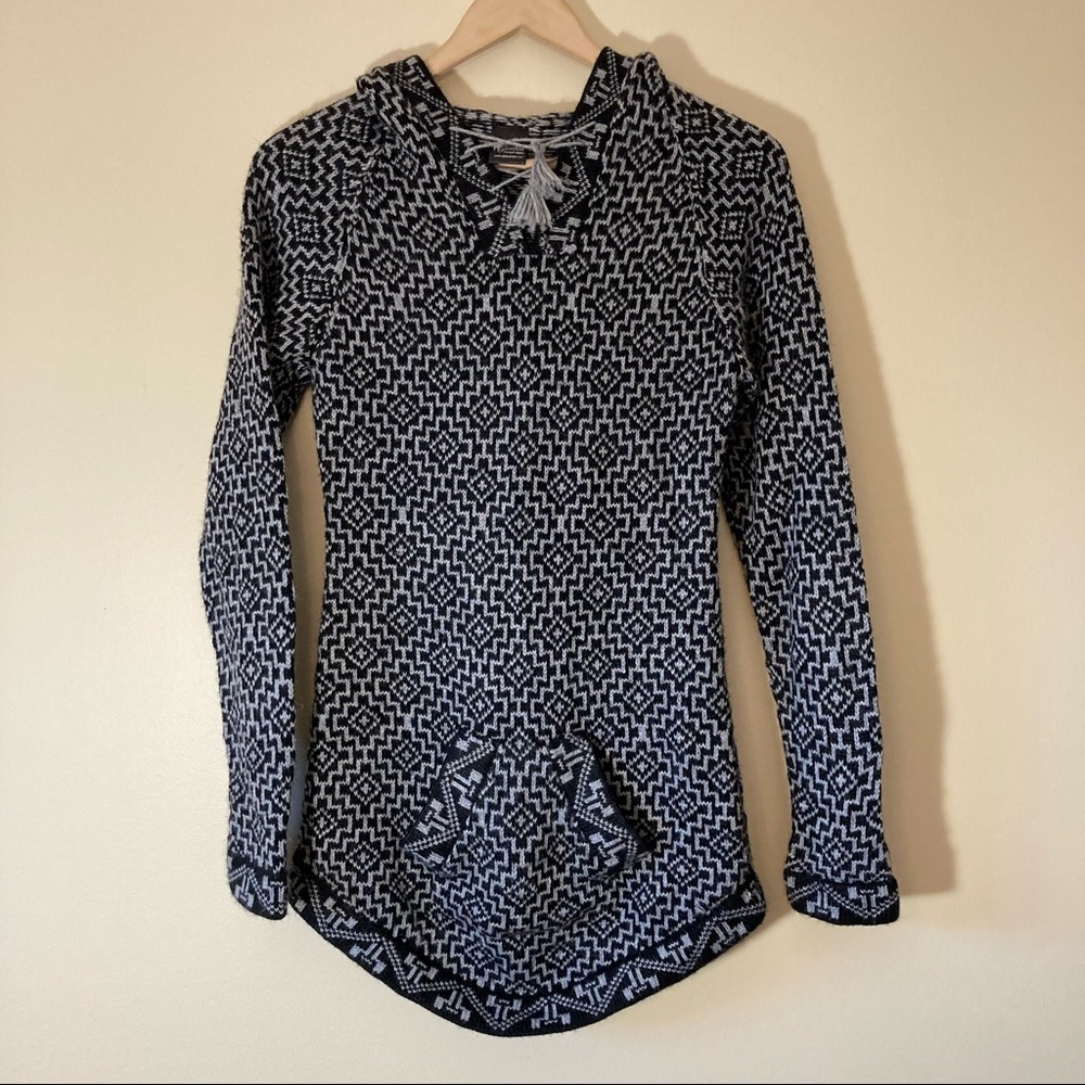 Alpaca grey black geometric pattern hoodie sweater